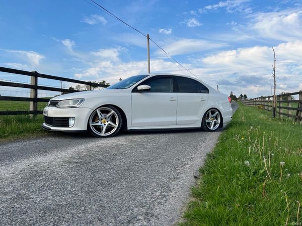 Volkswagen Jetta Saloon, Diesel, 2012, White