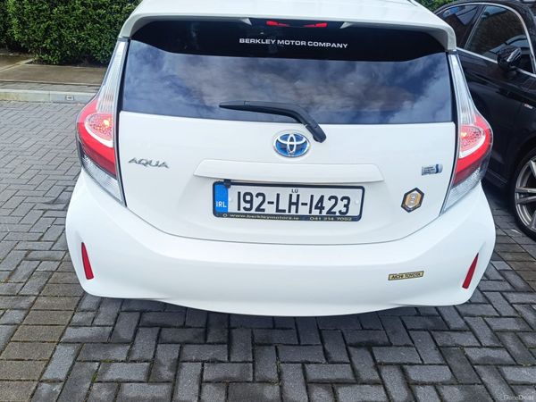 Toyota Aqua Hatchback, Petrol Hybrid, 2019, White