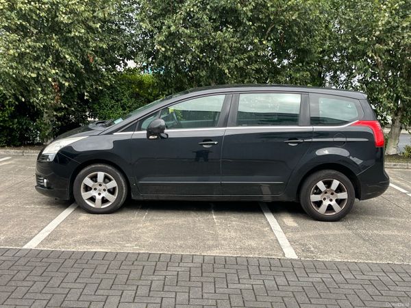 Peugeot 5008 MPV, Diesel, 2011, Black