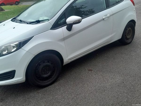 Ford Fiesta Hatchback, Petrol, 2015, White