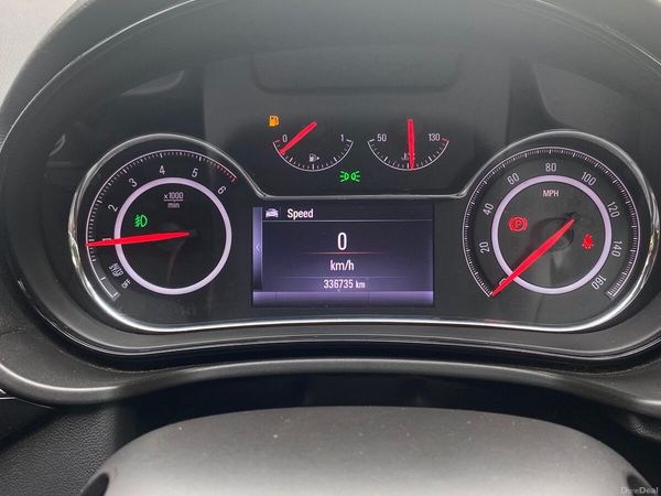 Vauxhall Insignia Hatchback, Diesel, 2014, White