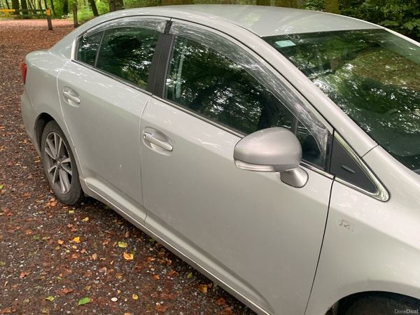 Toyota Avensis Saloon, Diesel, 2012, Silver