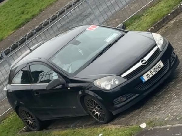 Opel Astra Hatchback, Petrol, 2010, Black