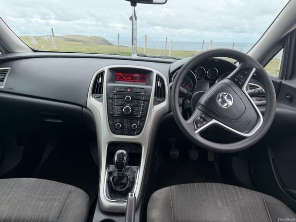 Vauxhall Astra Hatchback, Diesel, 2012, Black
