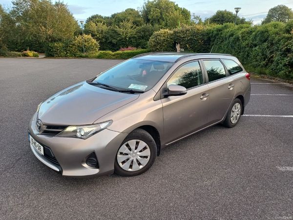 Toyota Auris Estate/Jeep, Diesel, 2015, Bronze
