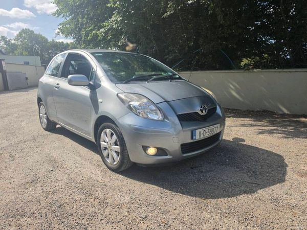 Toyota Yaris Hatchback, Petrol, 2011, Silver