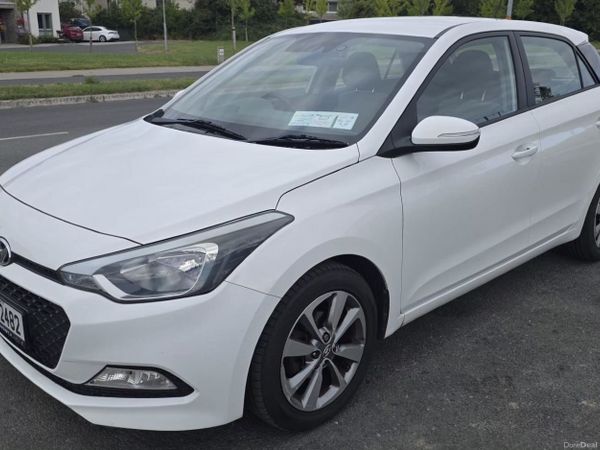 Hyundai i20 Hatchback, Petrol, 2015, White