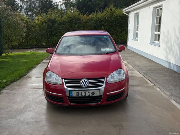 Volkswagen Jetta Saloon, Diesel, 2010, Red