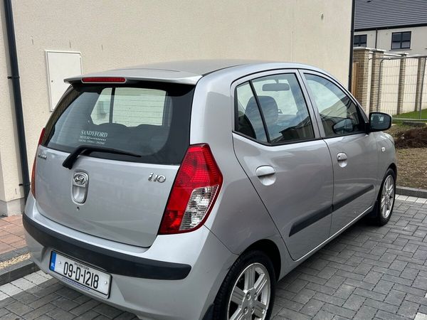 Hyundai i10 Hatchback, Petrol, 2009, Silver