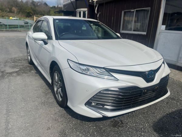Toyota Camry Saloon, Petrol, 2021, White