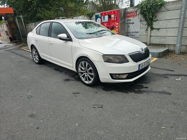 Skoda Octavia Saloon, Diesel, 2015, White
