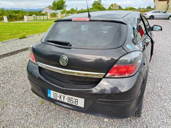 Vauxhall Astra Hatchback, Petrol, 2010, Black