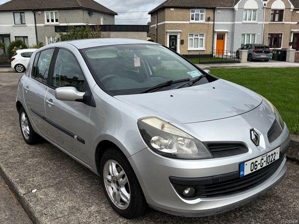 Renault Clio Hatchback, Petrol, 2006, Silver