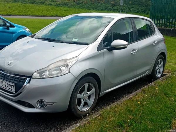 Peugeot 208 Hatchback, Petrol, 2014, Silver
