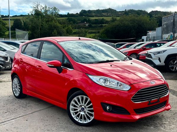 Ford Fiesta Hatchback, Petrol, 2015, Red