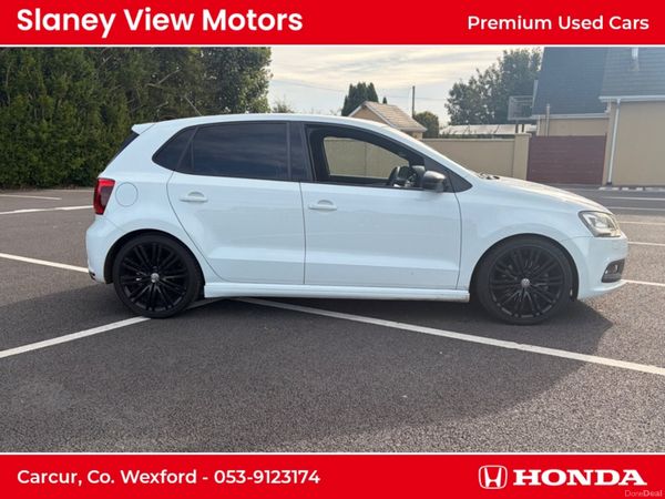 Volkswagen Polo Hatchback, Petrol, 2015, White