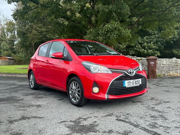 Toyota Yaris Hatchback, Petrol, 2017, Red