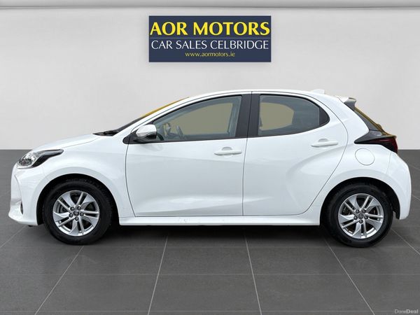 Toyota Yaris Hatchback, Petrol Hybrid, 2023, White