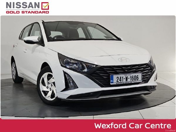 Hyundai i20 Hatchback, Petrol, 2024, White