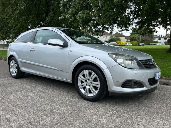 Opel Astra Hatchback, Petrol, 2010, Silver