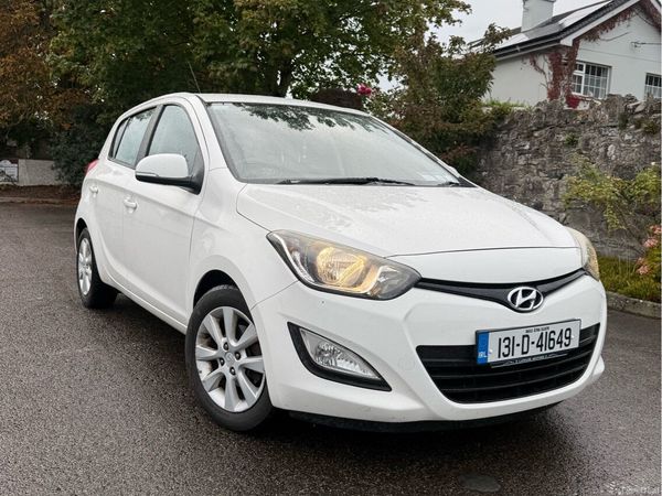 Hyundai i20 Hatchback, Petrol, 2013, White