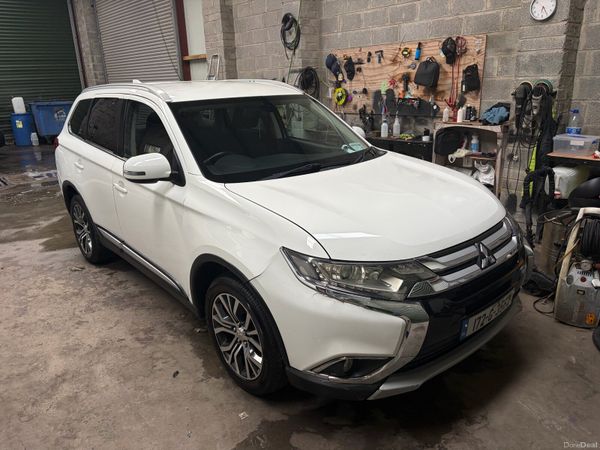Mitsubishi Outlander SUV, Diesel, 2017, White