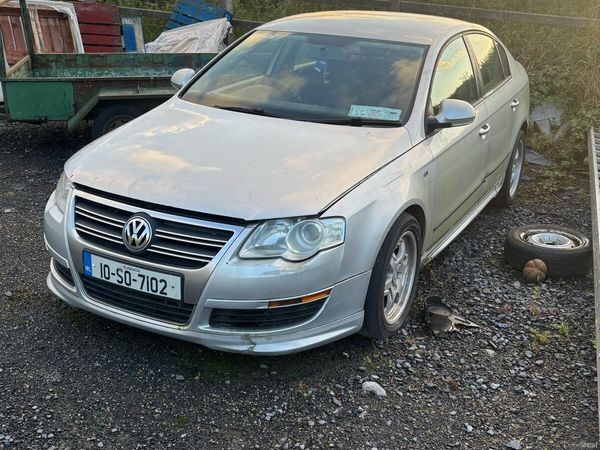 Volkswagen Passat Saloon, Diesel, 2010, Silver