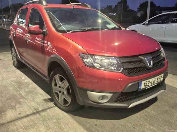 Dacia Sandero Stepway Hatchback, Diesel, 2015, Red