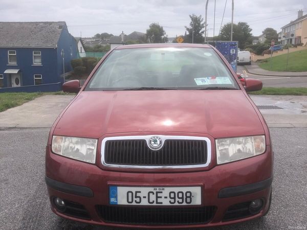 Skoda Fabia Hatchback, Petrol, 2005, Red