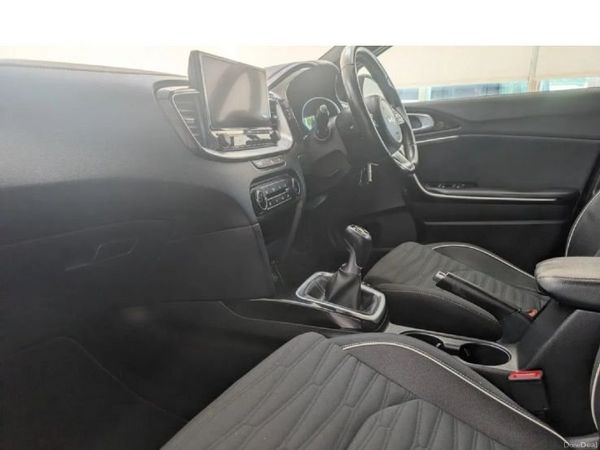 Kia Ceed Hatchback, Petrol, 2022, Blue