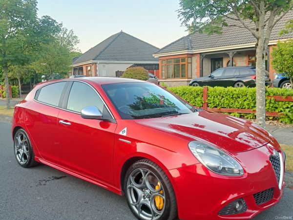 Alfa Romeo Giulietta Hatchback, Petrol, 2010, Red