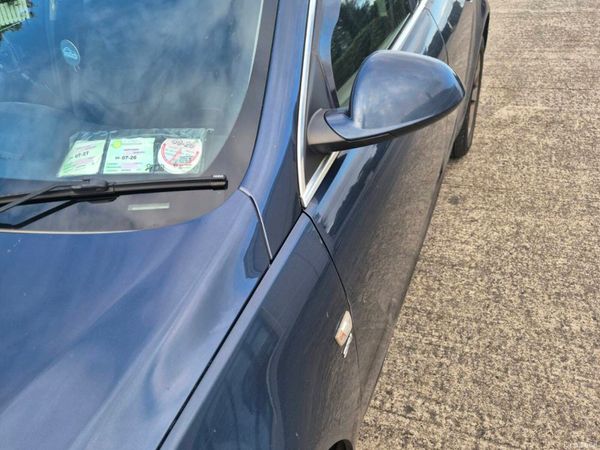 Vauxhall Insignia Hatchback, Diesel, 2011, Blue