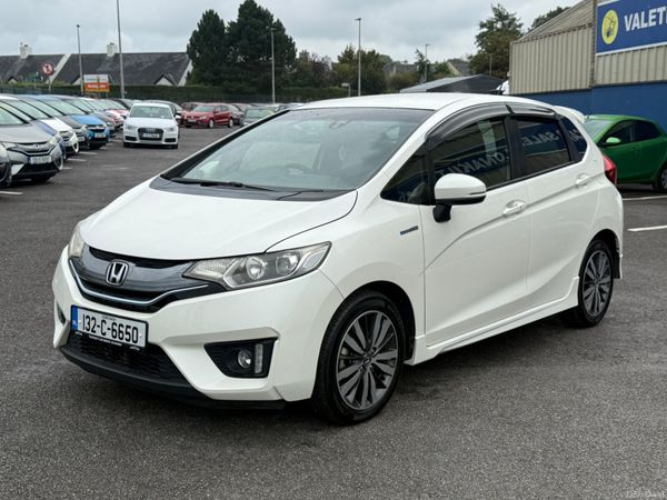 Honda Fit Hatchback, Petrol Hybrid, 2013, White