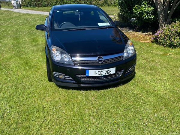 Opel Astra Hatchback, Diesel, 2011, Black