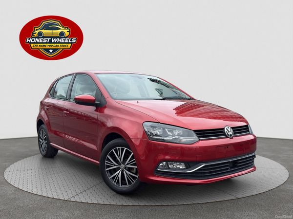 Volkswagen Polo Hatchback, Petrol, 2016, Red
