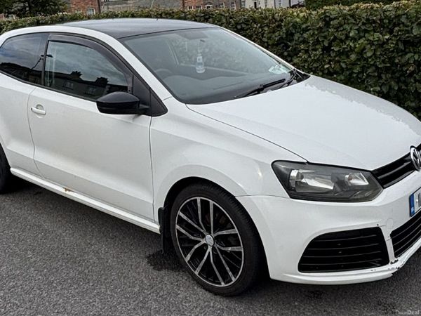 Volkswagen Polo Hatchback, Petrol, 2011, White