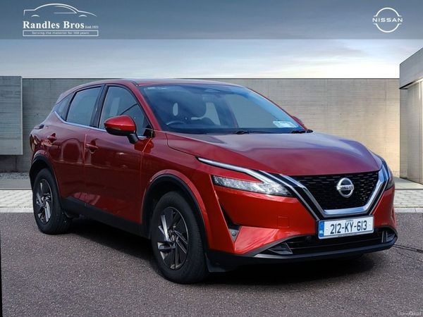 Nissan Qashqai MPV, Petrol, 2021, Red