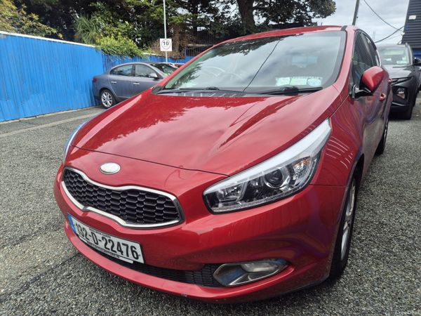 Kia Ceed Hatchback, Petrol, 2013, Red