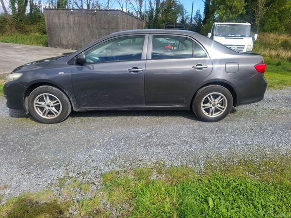 Toyota Corolla Saloon, Petrol, 2010, Grey