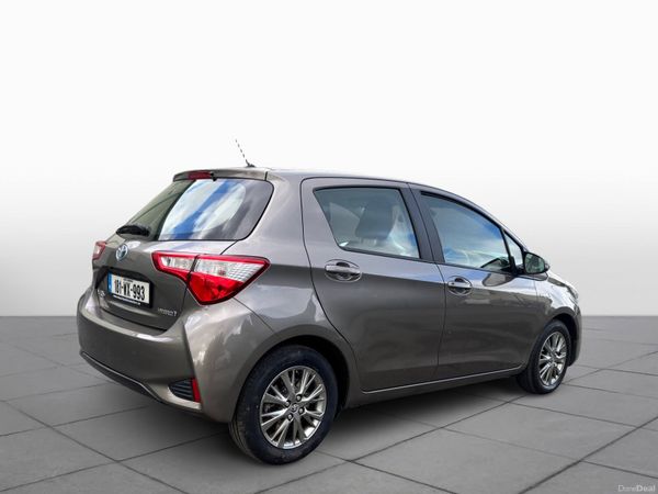 Toyota Yaris MPV, Petrol Hybrid, 2018, Grey
