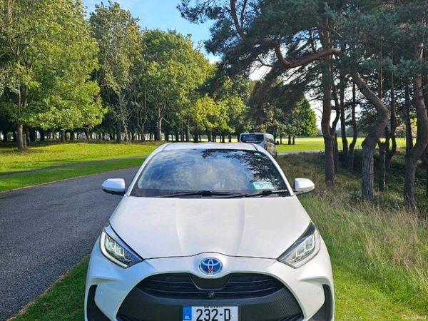 Toyota Yaris Hatchback, Petrol Hybrid, 2023, White
