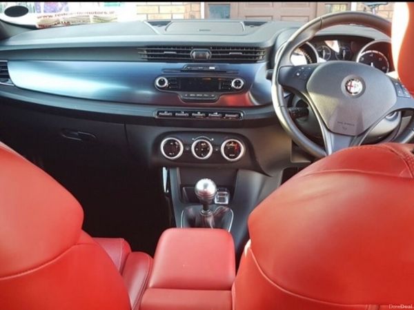 Alfa Romeo Giulietta Hatchback, Diesel, 2013, Black
