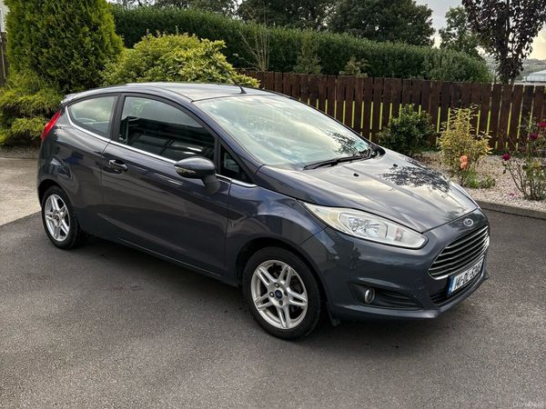 Ford Fiesta Hatchback, Petrol, 2014, Grey