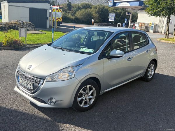 Peugeot 208 Hatchback, Petrol, 2013, Silver