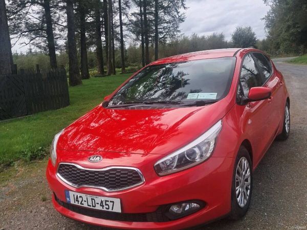 Kia Ceed Hatchback, Diesel, 2014, Red