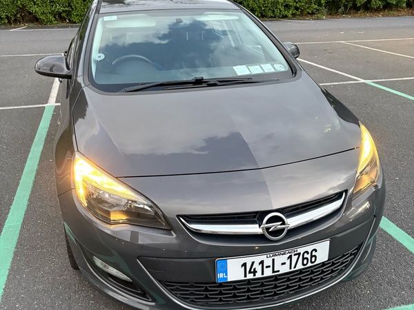 Opel Astra Saloon, Petrol, 2014, Grey