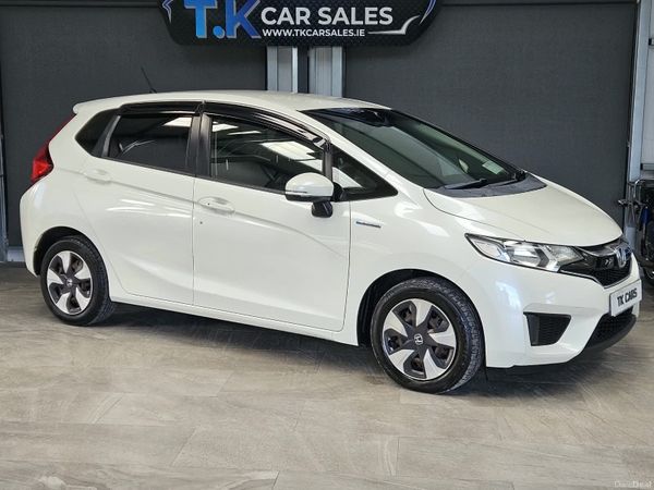 Honda Fit Hatchback, Petrol Hybrid, 2016, White