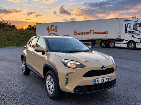 Toyota Yaris Cross Estate, Petrol Hybrid, 2022, Beige