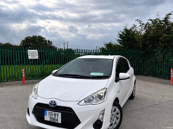 Toyota Aqua Hatchback, Petrol Hybrid, 2017, White