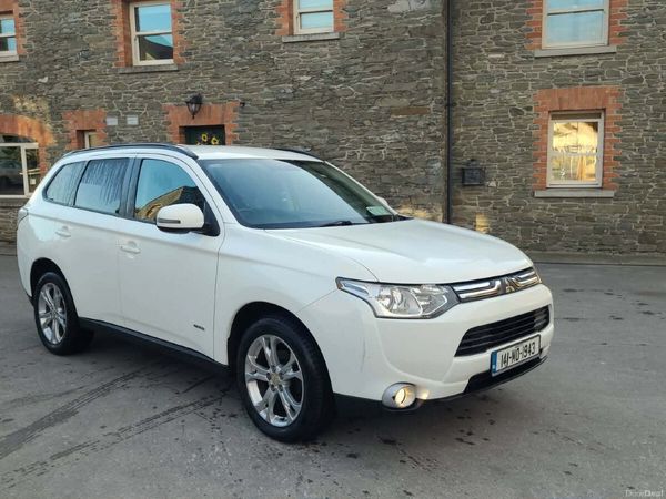 Mitsubishi Outlander SUV, Diesel, 2014, White